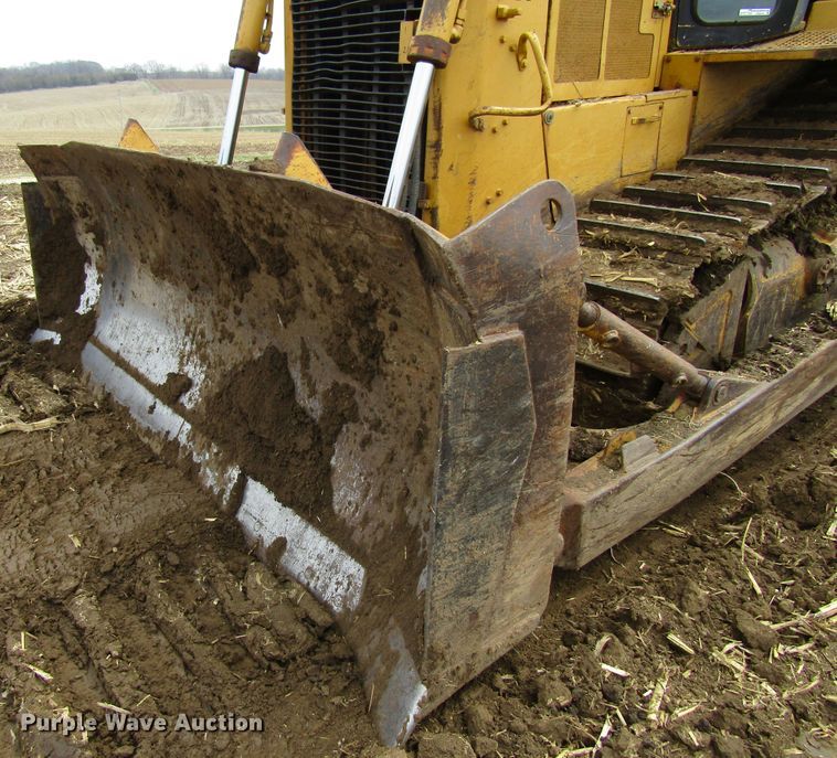 image for item FD9418 1986 Caterpillar D6H  crawler dozer