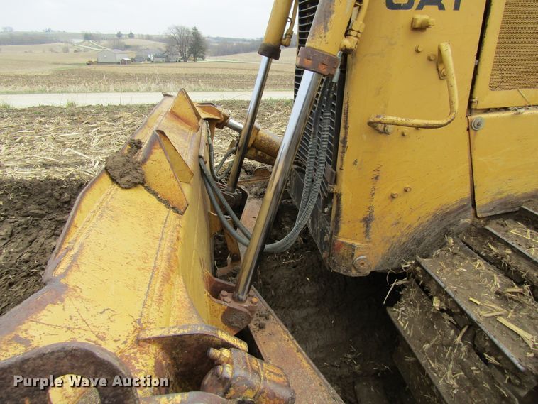 image for item FD9418 1986 Caterpillar D6H  crawler dozer