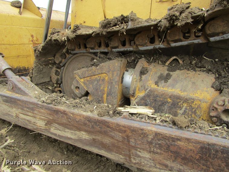 image for item FD9418 1986 Caterpillar D6H  crawler dozer