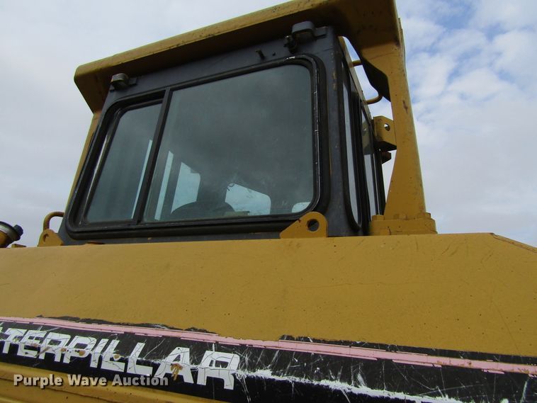 image for item FD9418 1986 Caterpillar D6H  crawler dozer