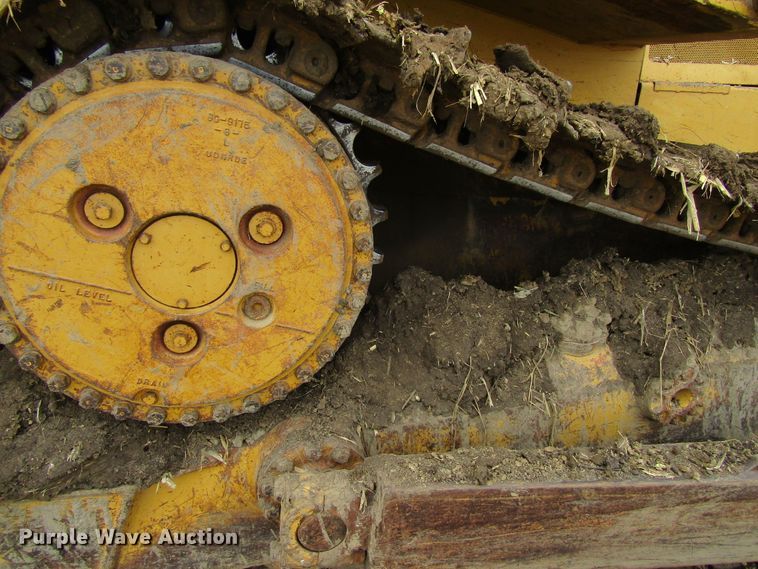 image for item FD9418 1986 Caterpillar D6H  crawler dozer