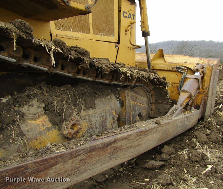 image for item FD9418 1986 Caterpillar D6H  crawler dozer