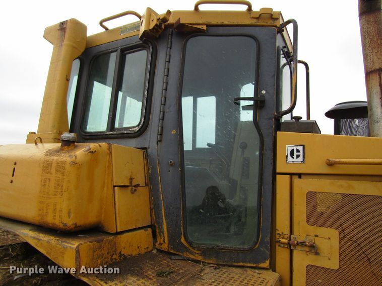 image for item FD9418 1986 Caterpillar D6H  crawler dozer