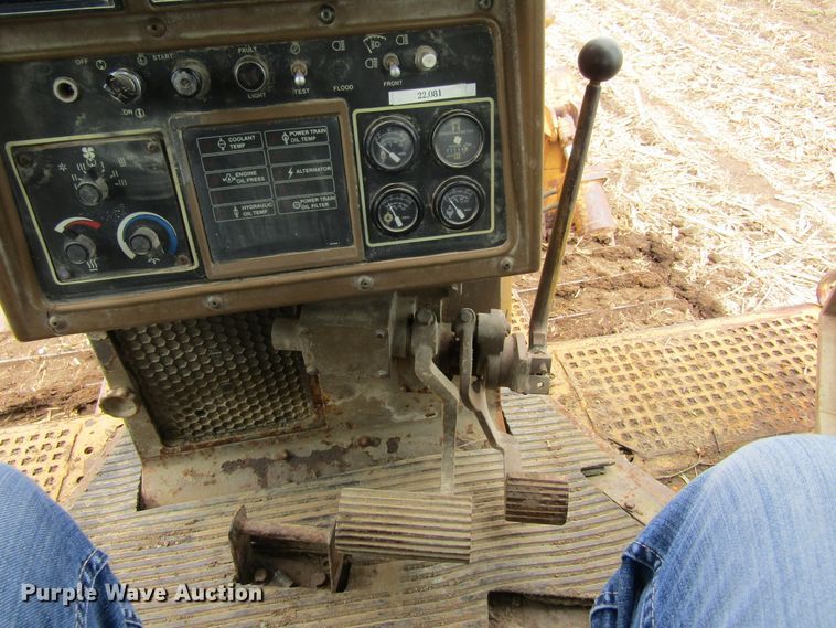 image for item FD9418 1986 Caterpillar D6H  crawler dozer