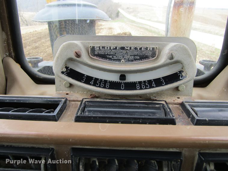 image for item FD9418 1986 Caterpillar D6H  crawler dozer