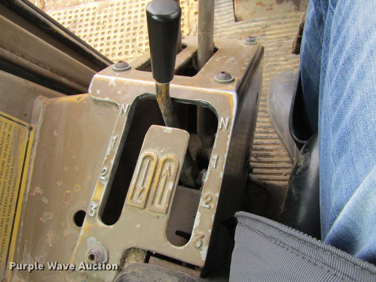 image for item FD9418 1986 Caterpillar D6H  crawler dozer