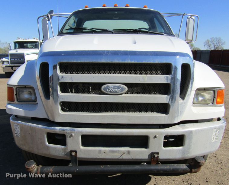 image for item FD9423 2006 Ford F750 Super Duty water truck