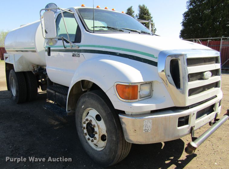 image for item FD9423 2006 Ford F750 Super Duty water truck