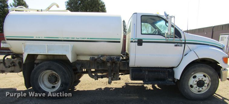 image for item FD9423 2006 Ford F750 Super Duty water truck