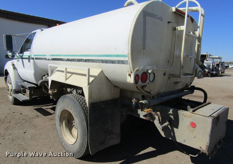 image for item FD9423 2006 Ford F750 Super Duty water truck