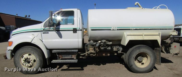 image for item FD9423 2006 Ford F750 Super Duty water truck