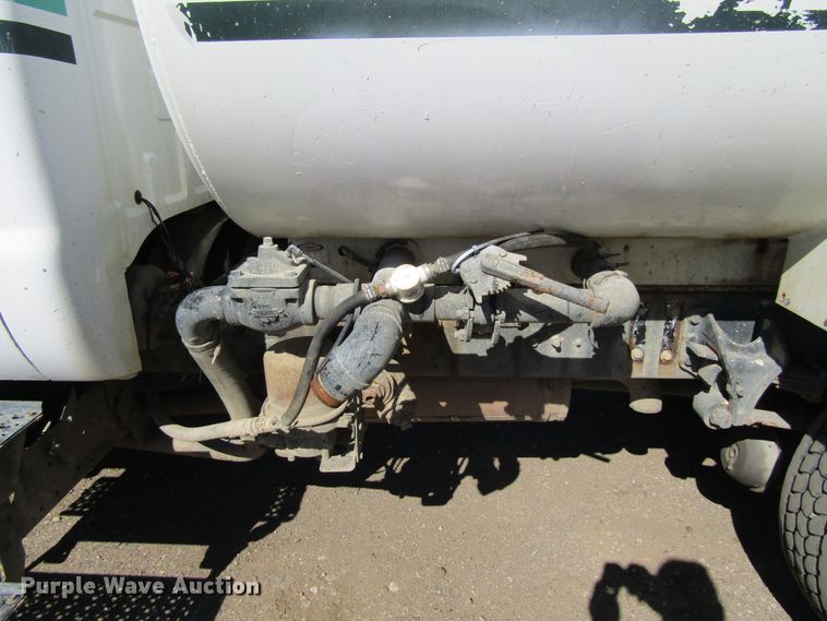 image for item FD9423 2006 Ford F750 Super Duty water truck