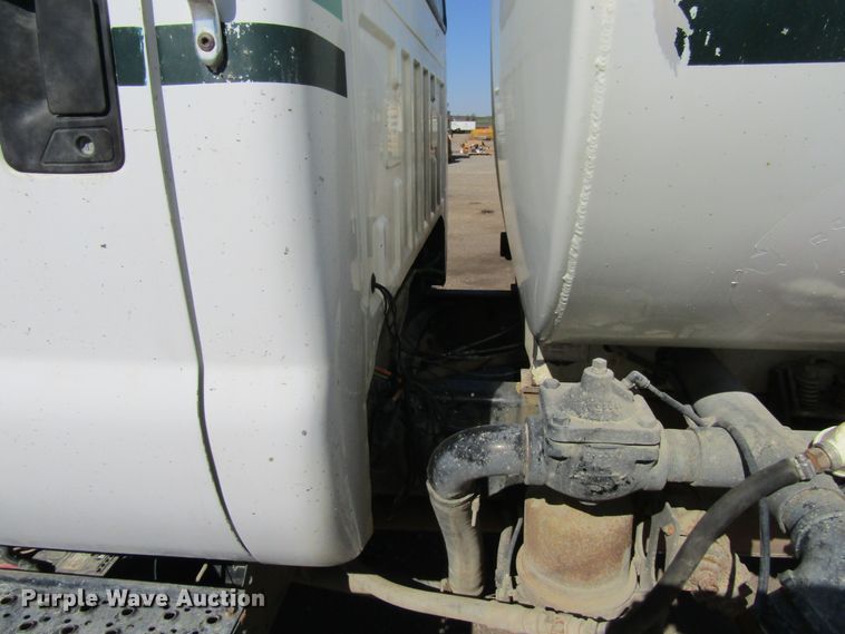 image for item FD9423 2006 Ford F750 Super Duty water truck