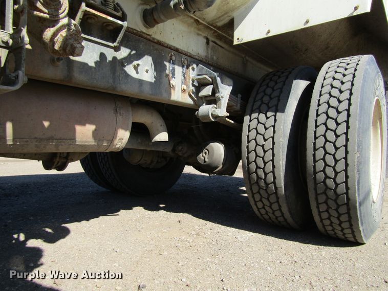 image for item FD9423 2006 Ford F750 Super Duty water truck