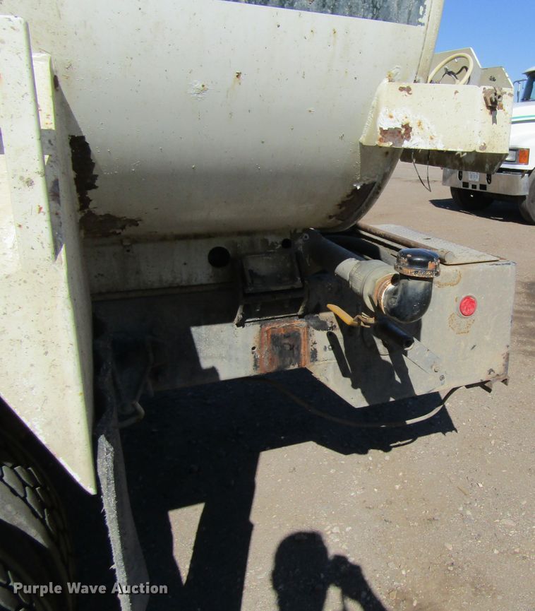 image for item FD9423 2006 Ford F750 Super Duty water truck