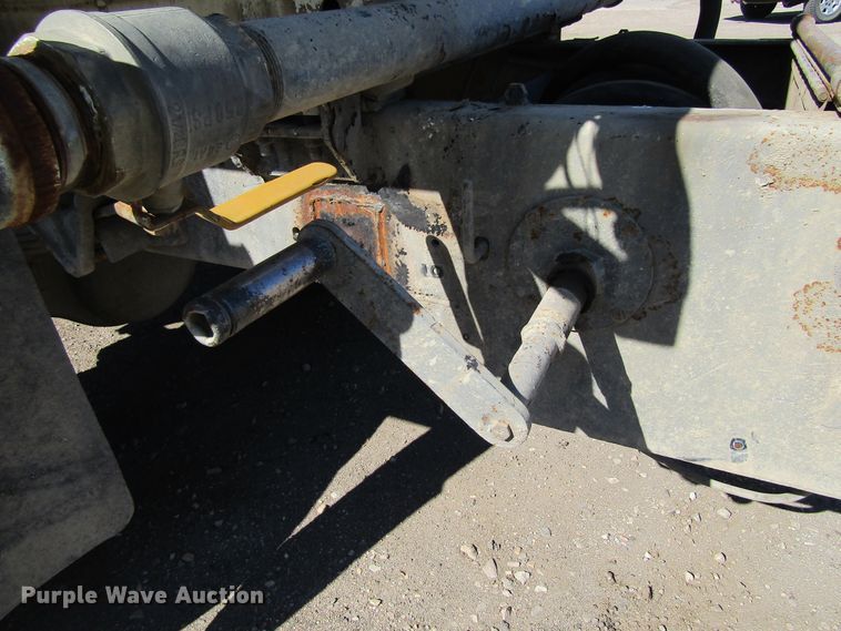 image for item FD9423 2006 Ford F750 Super Duty water truck