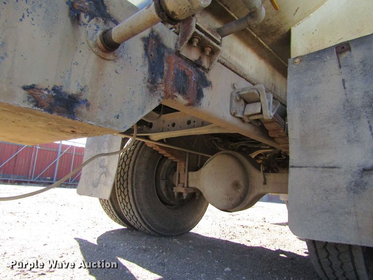 image for item FD9423 2006 Ford F750 Super Duty water truck