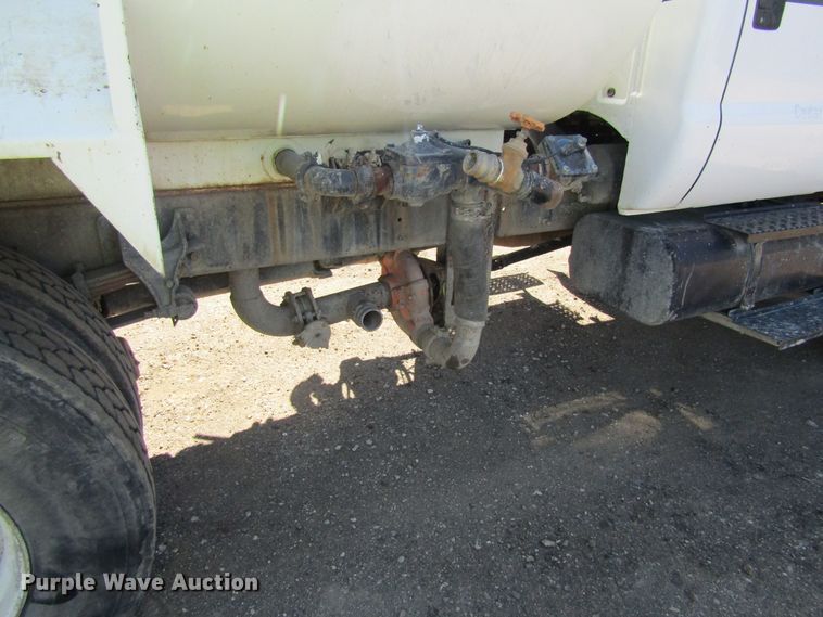 image for item FD9423 2006 Ford F750 Super Duty water truck