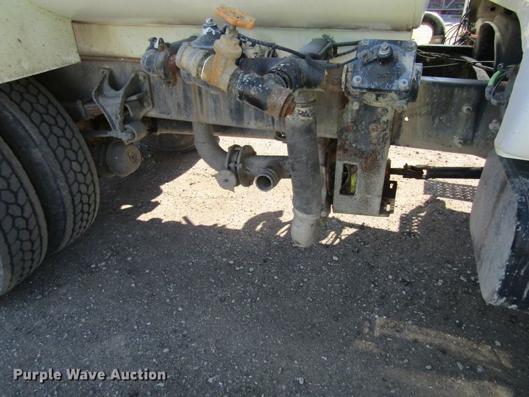 image for item FD9423 2006 Ford F750 Super Duty water truck