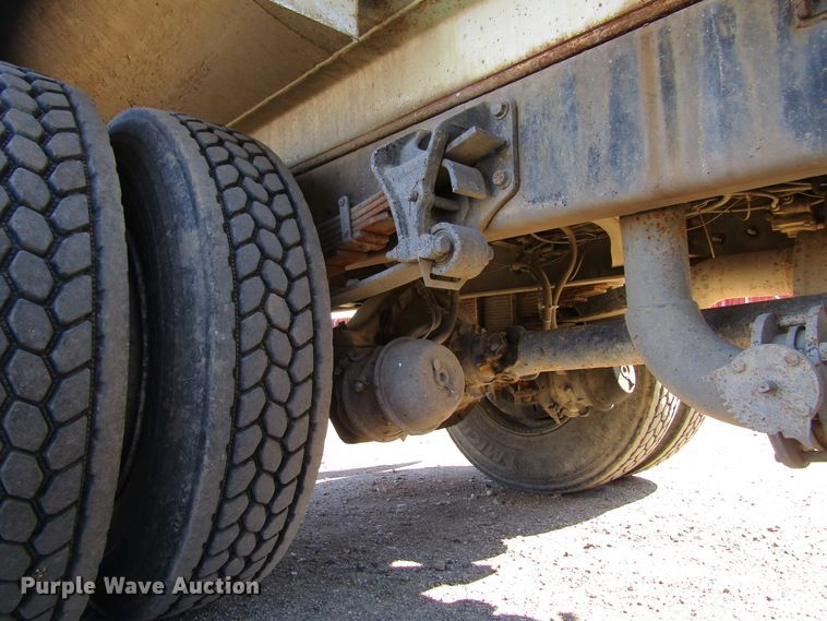 image for item FD9423 2006 Ford F750 Super Duty water truck