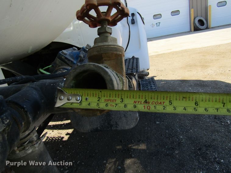 image for item FD9423 2006 Ford F750 Super Duty water truck