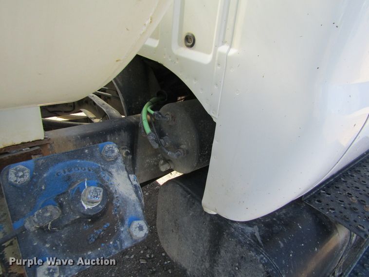 image for item FD9423 2006 Ford F750 Super Duty water truck