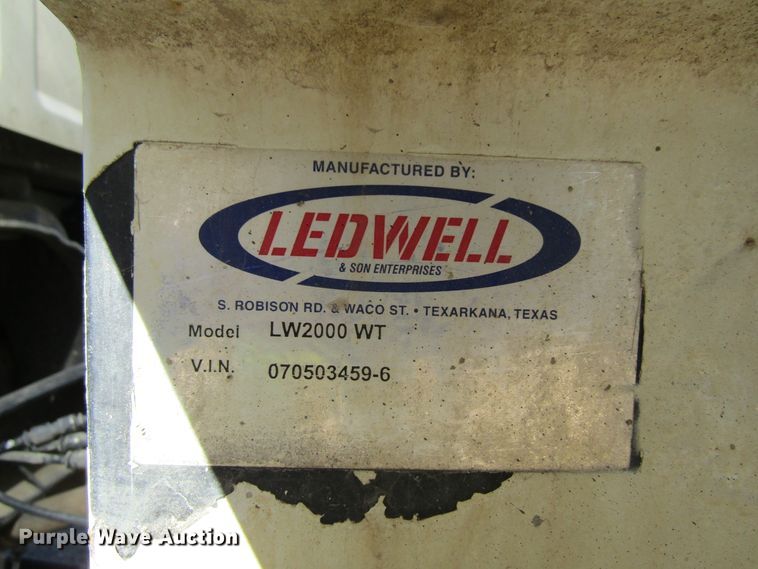 image for item FD9423 2006 Ford F750 Super Duty water truck