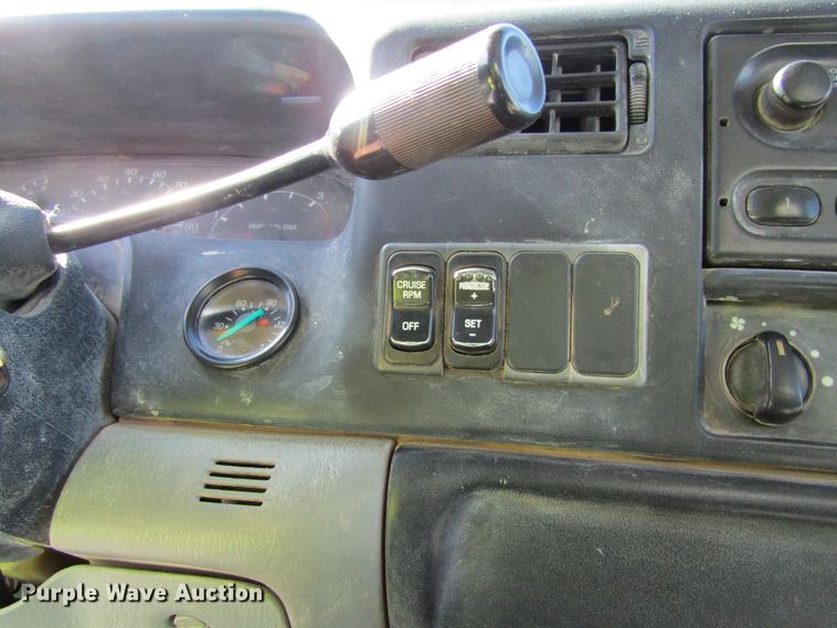 image for item FD9423 2006 Ford F750 Super Duty water truck