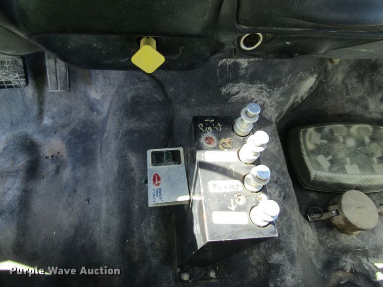 image for item FD9423 2006 Ford F750 Super Duty water truck