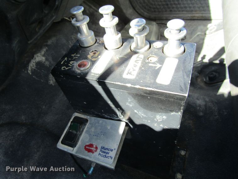 image for item FD9423 2006 Ford F750 Super Duty water truck