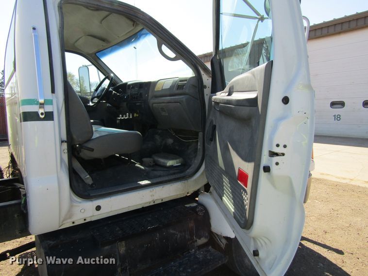 image for item FD9423 2006 Ford F750 Super Duty water truck