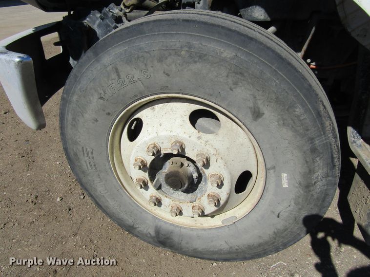 image for item FD9423 2006 Ford F750 Super Duty water truck