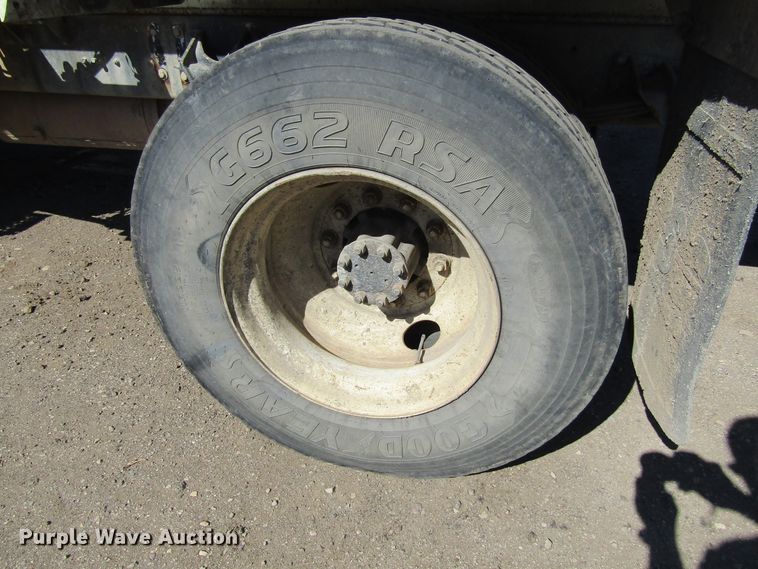 image for item FD9423 2006 Ford F750 Super Duty water truck