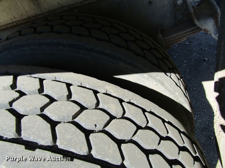 image for item FD9423 2006 Ford F750 Super Duty water truck