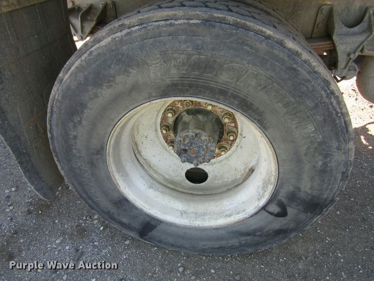 image for item FD9423 2006 Ford F750 Super Duty water truck