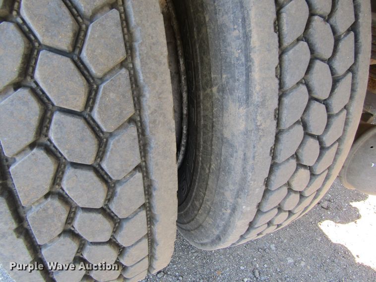 image for item FD9423 2006 Ford F750 Super Duty water truck