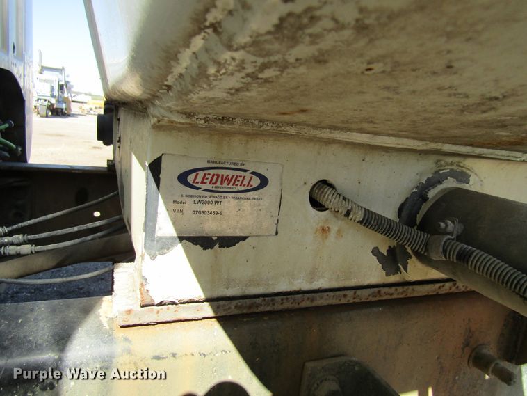 image for item FD9423 2006 Ford F750 Super Duty water truck