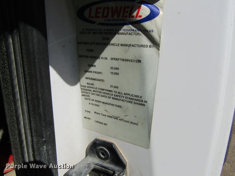 image for item FD9423 2006 Ford F750 Super Duty water truck