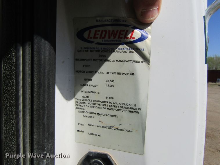 image for item FD9423 2006 Ford F750 Super Duty water truck