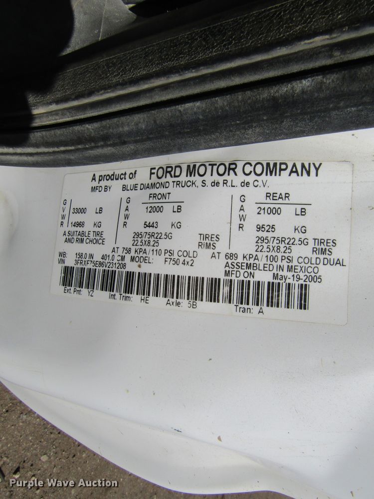 image for item FD9423 2006 Ford F750 Super Duty water truck