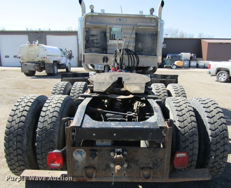 image for item FD9424 2004 Mack CH613 semi truck