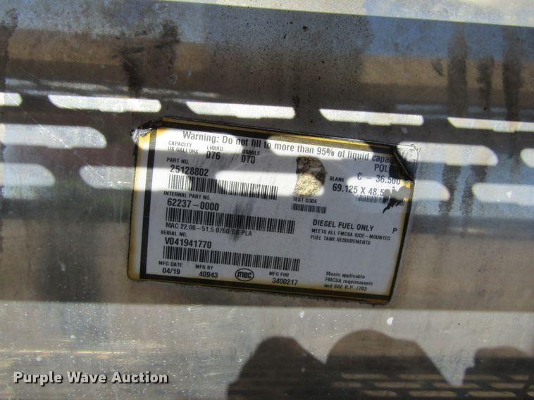 image for item FD9424 2004 Mack CH613 semi truck