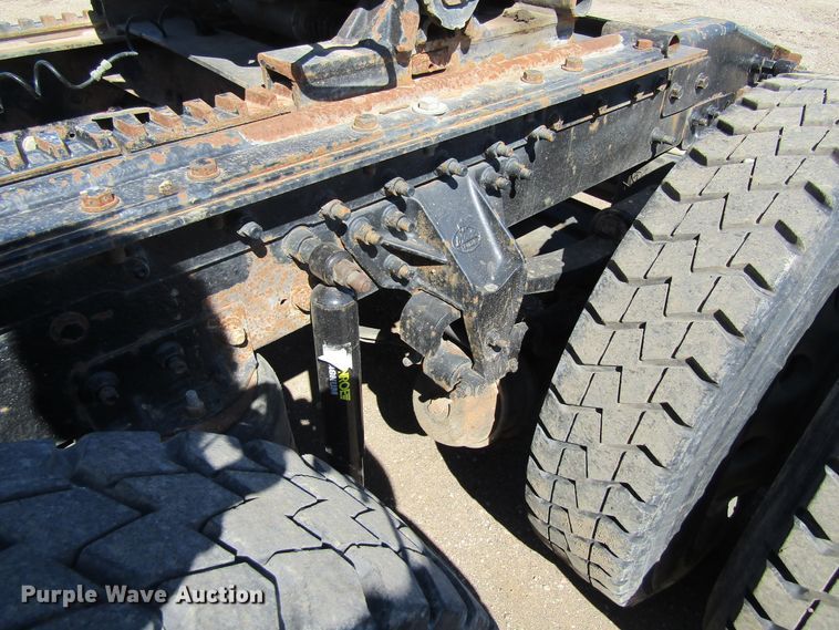 image for item FD9424 2004 Mack CH613 semi truck