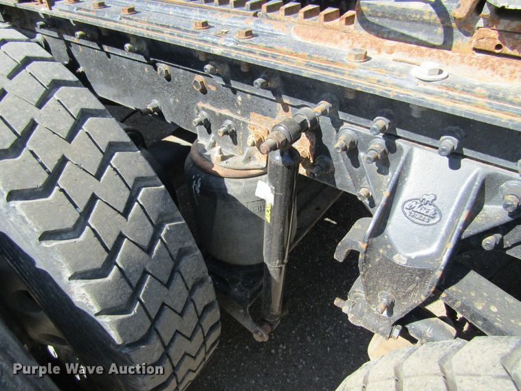 image for item FD9424 2004 Mack CH613 semi truck