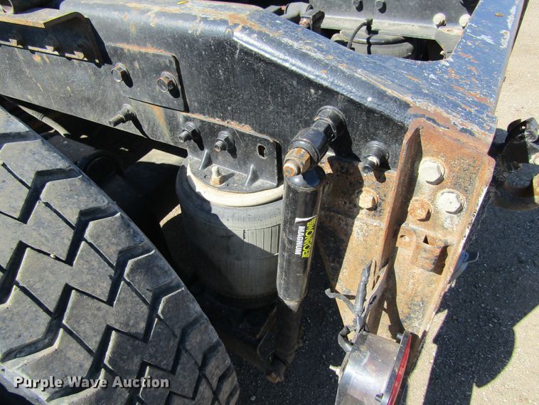 image for item FD9424 2004 Mack CH613 semi truck