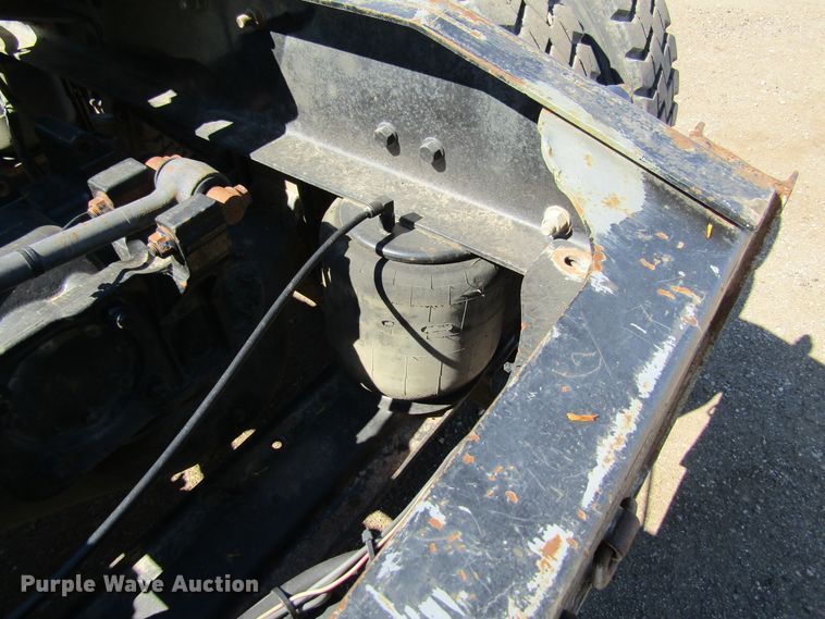 image for item FD9424 2004 Mack CH613 semi truck