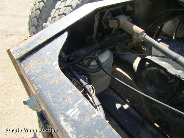 image for item FD9424 2004 Mack CH613 semi truck