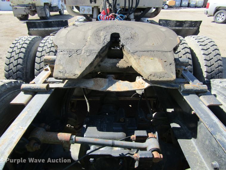 image for item FD9424 2004 Mack CH613 semi truck