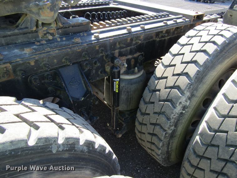 image for item FD9424 2004 Mack CH613 semi truck