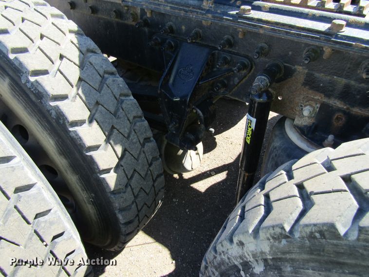 image for item FD9424 2004 Mack CH613 semi truck